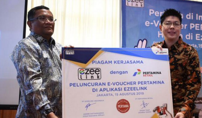 Direktur Utama PT Pertamina Retail Sofyan Yusuf  dan CEO PT Ezeelink Indonesia Andre Satyadharma/ist