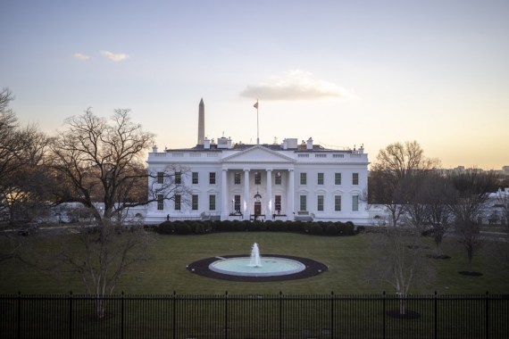 Foto yang diabadikan pada 20 Januari 2021 ini menunjukkan Gedung Putih di Washington DC, Amerika Serikat. (Xinhua/Ting Shen)