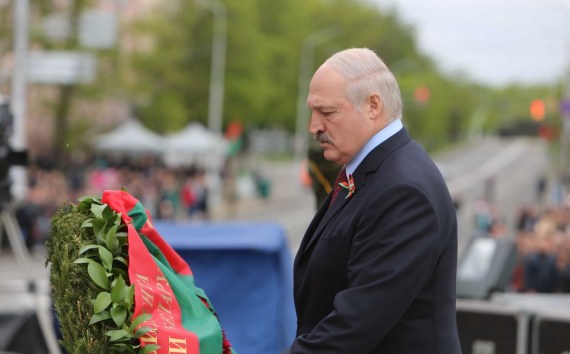 Presiden Belarus Alexander Lukashenko menghadiri upacara peletakan karangan bunga untuk memperingati 74 tahun kemenangan atas Nazi Jerman dalam Perang Dunia II di Minsk, Belarus, pada 9 Mei 2019. (Xinhua/Wei Zhongjie)