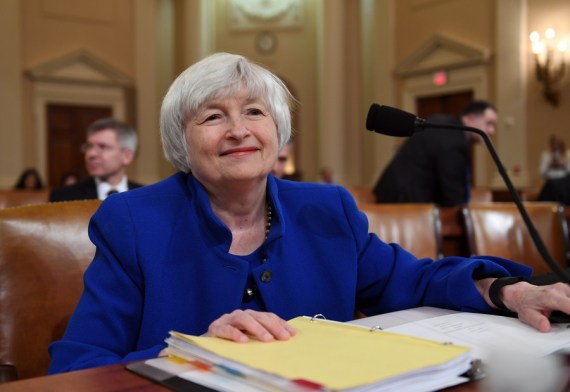 Janet Yellen, yang saat foto ini diambil menjabat sebagai pimpinan bank sentral AS Federal Reserve, menghadiri pertemuan Komite Ekonomi Gabungan Kongres AS di Capitol Hill di Washington DC, AS, pada 29 November 2017. (Xinhua/Yin Bogu)