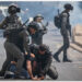 Polisi Israel menahan seorang pengunjuk rasa Palestina di dekat kompleks Masjid Al-Aqsa di Yerusalem pada 10 Mei 2021. Bentrokan terjadi antara aparat kepolisian Israel dan jemaah Palestina di situs suci Yerusalem pada Senin (10/5) pagi, sehingga mencederai sedikitnya puluhan warga Palestina, menurut Bulan Sabit Merah Palestina. (Xinhua/JINI)