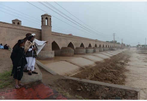 Banjir terlihat menggenang di Distrik Guzara, Provinsi Herat, Afghanistan, pada 4 Mei 2021. Sedikitnya 12 orang tewas akibat hujan deras dan banjir bandang yang menerjang Provinsi Herat, Afghanistan barat, menurut pemerintah setempat pada Selasa (4/5). (Xinhua/Arif Karimi)