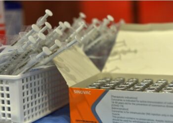 Foto yang diabadikan pada 12 Mei 2021 ini menunjukkan vaksin COVID-19 yang dikembangkan oleh perusahaan farmasi China, Sinovac, di sebuah pusat vaksinasi COVID-19 di Bangkok, Thailand. (Xinhua/Rachen Sageamsak)