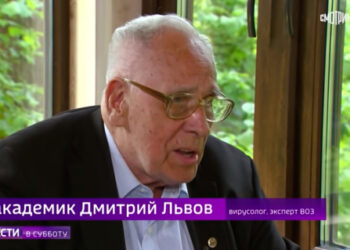 Tangkapan layar dari video yang dirilis kanal berita Russia-24 ini menunjukkan ahli virologi Rusia sekaligus pakar Organisasi Kesehatan Dunia (WHO) Dmitry Lvov saat diwawancarai pada 29 Mei 2021.