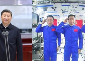 Foto kombinasi ini menunjukkan Presiden China Xi Jinping, yang juga menjabat sebagai Sekretaris Jenderal Komite Sentral Partai Komunis China (Communist Party of China/CPC) dan Ketua Komisi Militer Sentral, berbincang di Pusat Kendali Antariksa Beijing (kiri) dengan tiga astronaut yaitu Nie Haisheng, Liu Boming, dan Tang Hongbo, yang ditugaskan di modul inti stasiun luar angkasa Tianhe milik China (kanan) pada 23 Juni 2021. (Xinhua/Ju Peng, Yue Yuewei)