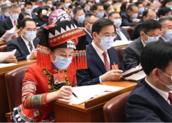 Para deputi Kongres Rakyat Nasional (National People's Congress/NPC) ke-13 menghadiri rapat pembukaan sesi keempat NPC ke-13 di Balai Agung Rakyat di Beijing, ibu kota China, pada 5 Maret 2021. (Xinhua/Huang Jingwen)