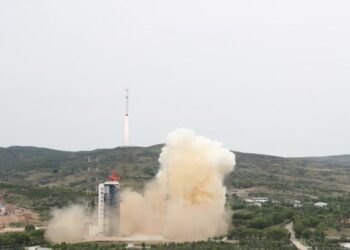 Roket Long March-2D yang membawa empat satelit diluncurkan dari Pusat Peluncuran Satelit Taiyuan di Provinsi Shanxi, China utara, pada 11 Juni 2021. (Xinhua/Zheng Taotao)
