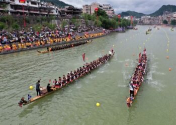 Festival Perahu Naga (Xinhua)