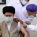 Pemimpin Tertinggi Iran Ayatollah Ali Khamenei menerima dosis pertama vaksin COVIran Barakat, vaksin yang dikembangkan di dalam negeri untuk melawan COVID-19, di Teheran, Iran, pada 25 Juni 2021. (Xinhua/Situs Web Resmi Khamenei)