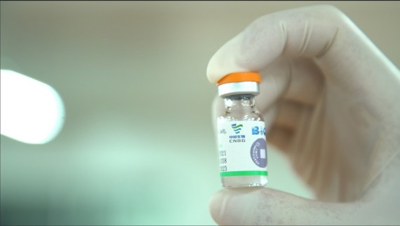Foto yang diabadikan pada 1 Juni 2021 menunjukkan botol vaksin Sinopharm di Beijing, ibu kota China. (Xinhua)