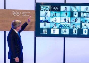 Presiden Komite Olimpiade Internasional (IOC) Thomas Bach berpidato dalam upacara virtual yang dihadiri oleh 29 atlet pengungsi. (Foto milik IOC)