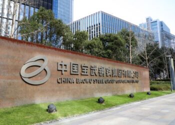 Foto yang diabadikan pada 13 Januari 2021 ini memperlihatkan gedung kantor pusat China Baowu Steel Group Corporation Limited di Shanghai, China timur. (Xinhua/Fang Zhe)