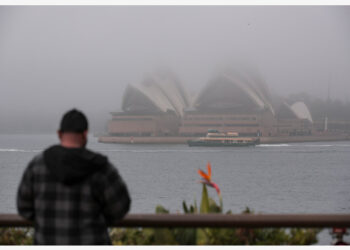 Kabut tebal menyelimuti Sydney Opera House di Sydney, Australia, pada 30 Juni 2021. (Xinhua