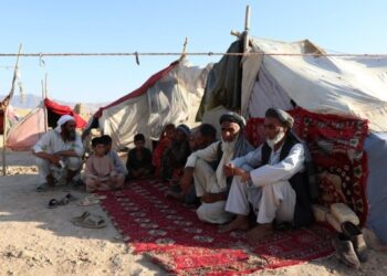 Orang-orang terlihat di sebuah kamp pengungsi di Mazar-i-Sharif, ibu kota Provinsi Balkh, Afghanistan utara, pada 22 Juli 2021. (Xinhua/Kawa Basharat)