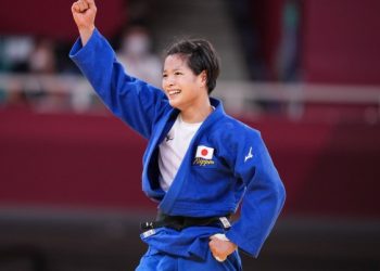 Uta Abe dari Jepang melakukan selebrasi setelah menjuarai babak final judo kelas 52 kg putri di ajang Olimpiade Tokyo 2020 pada 25 Juli 2021. (Xinhua/Liu Dawei)