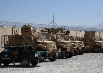 Foto yang diabadikan pada 8 Juli 2021 ini menunjukkan kendaraan militer yang ditinggalkan oleh pasukan Amerika Serikat (AS) di basis militer Pangkalan Udara Bagram setelah semua pasukan AS dan NATO dievakuasi di Provinsi Parwan, Afghanistan timur. (Xinhua/Rahmatullah Alizadah)