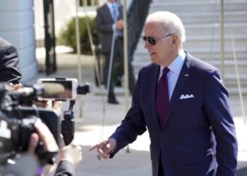 Presiden Amerika Serikat (AS) Joe Biden berbicara kepada media sebelum meninggalkan Gedung Putih di Washington DC, AS, pada 29 Juni 2021. (Xinhua/Ting Shen)