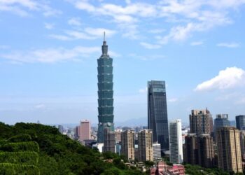 Foto yang diabadikan dari Gunung Xiangshan pada 21 Juli 2019 ini menunjukkan gedung pencakar langit Taipei 101 di Taipei, Taiwan, China tenggara. (Xinhua/Zhu Xiang)