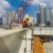 Para pekerja bekerja di lokasi pembangunan Jembatan Binondo-Intramuros yang didanai China di Manila, Filipina, pada 18 November 2020. (Xinhua/Rouelle Umali)
