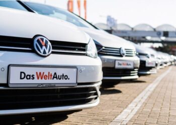 Sejumlah kendaraan terlihat di sebuah dealer mobil Volkswagen di Berlin, ibu kota Jerman, pada 7 Mei 2020. (Xinhua/Binh Truong)