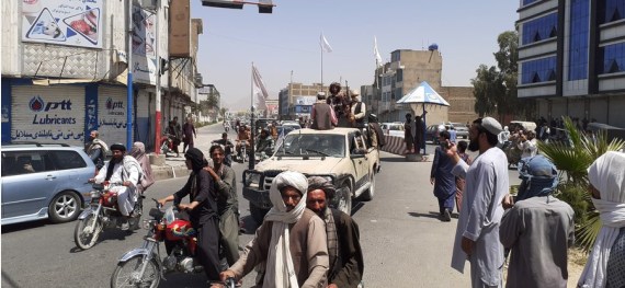 Militan Taliban terlihat di Kota Kandahar, Afghanistan selatan, pada 13 Agustus 2021. (Xinhua/Str)