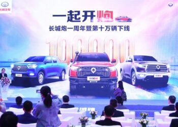 Upacara perayaan satu tahun Pikap Great Wall Motors (GWM) seri P digelar di basis produksi GWM di Distrik Yongchuan, Chongqing, China barat daya, pada 26 Oktober 2020. (Xinhua/Wang Quanchao)
