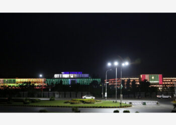 Foto yang diabadikan pada 13 Agustus 2021 ini menunjukkan gedung-gedung yang bermandikan cahaya di Islamabad, Pakistan. Pakistan akan merayakan Hari Kemerdekaannya pada 14 Agustus. (Xinhua/Ahmad Kamal)