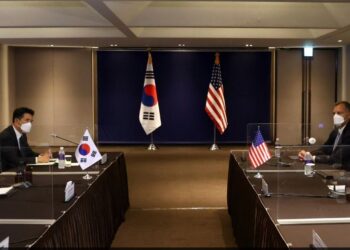Perwakilan Khusus AS untuk Korea Utara, Sung Kim bertemu dengan Noh Kyu-duk, Perwakilan Khusus Korea Selatan [Thomson/Reuters}