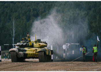 Awak tank Mongolia ambil bagian dalam pertandingan tank biathlon di ajang International Army Games 2021 di Alabino, wilayah Moskow, Rusia, pada 23 Agustus 2021. (Xinhua/Evgeny Sinitsyn)