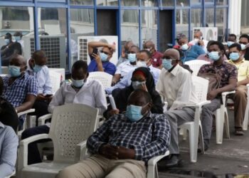 Warga menunggu untuk menerima vaksin COVID-19 di Dar es Salaam, Tanzania, pada 3 Agustus 2021. (Xinhua/Herman Emmanuel)