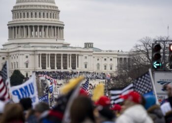 Para Pendukung Presiden Amerika Serikat Kala itu, Donald Trump, Berkumpul di Dekat Gedung Capitol di Washington DC, Amerika Serikat, Pada 6 Januari 2021. (Xinhua/Liu Jie)