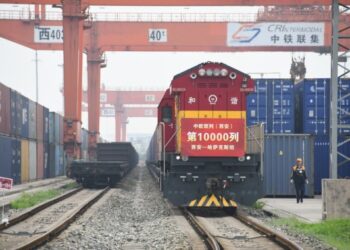 Kereta kargo China-Eropa tujuan Kazakhstan bersiap diberangkatkan di Kawasan Perdagangan & Logistik Internasional Xi'an di Xi'an, Provinsi Shaanxi, China barat laut, pada 11 Agustus 2021. (Xinhua/Zhang Bin)