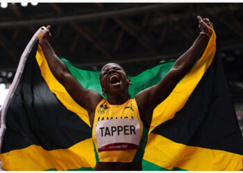 Atlet Jamaika Megan Tapper melakukan selebrasi setelah final lari gawang 100 meter putri di Olimpiade Tokyo 2020 di Tokyo, Jepang, pada 2 Agustus 2021. (Xinhua/Li Gang)