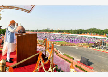 Perdana Menteri India Narendra Modi menyampaikan pidatonya di monumen bersejarah Benteng Merah dalam perayaan Hari Kemerdekaan India di Delhi, India, pada 15 Agustus 2021. (Xinhua/PIB)