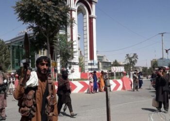Militan Taliban terlihat di Kota Ghazni, Afghanistan timur, pada 12 Agustus 2021. (Xinhua/Str)