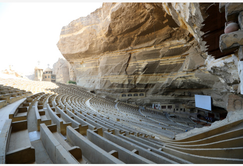 Foto yang diabadikan pada 12 Agustus 2021 ini menunjukkan Gereja Gua di Gunung Mokattam di Kairo, Mesir. Dibangun di dalam gua di Gunung Mokattam pada 1970-an, gereja ini dapat menampung hingga 20.000 orang. (Xinhua/Sui Xiankai)
