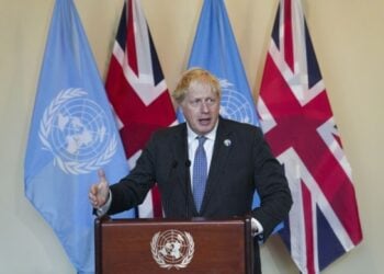 Perdana Menteri Inggris Boris Johnson berbicara kepada awak media setelah menghadiri Pertemuan Informal Meja Bundar Para Pemimpin terkait Aksi Iklim di markas besar PBB di New York, Amerika Serikat, pada 20 September 2021. (Xinhua/Wang Ying)