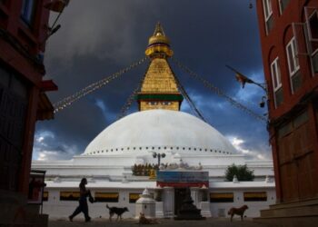 Foto yang diabadikan pada 28 Agustus 2020 ini menunjukkan Stupa Boudhanath, sebuah situs warisan dunia UNESCO, di Kathmandu, Nepal. (Xinhua/Sulav Shrestha)