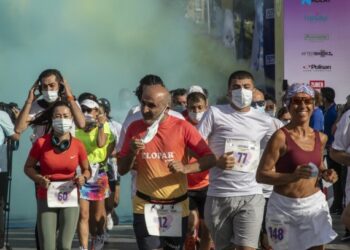 Ajang lari Color Run yang diikuti oleh 1.250 peserta digelar di kota terbesar Turki, Istanbul, pada 5 September 2021. (Xinhua/Osman Orsal)