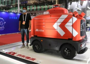 Kendaraan logistik pintar dipamerkan dalam Konvensi 5G Dunia 2021 di Beijing, ibu kota China, pada 31 Agustus 2021. (Xinhua/Ren Chao)