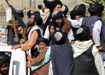 Orang-orang terlihat di sebuah jalan di Kota Kandahar, Afghanistan selatan, pada 31 Agustus 2021. (Xinhua/Sanaullah Seiam)