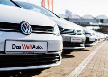 Sejumlah kendaraan terlihat di sebuah diler mobil Volkswagen di Berlin, ibu kota Jerman, pada 7 Mei 2020. (Xinhua/Binh Truong)