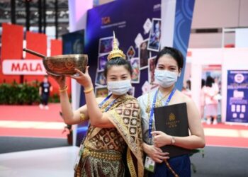 Foto yang diabadikan pada 11 September 2021 ini menunjukkan para peserta pameran dari Thailand di ajang China-ASEAN Expo ke-18 di Nanning, ibu kota Daerah Otonom Etnis Zhuang Guangxi, China selatan. (Xinhua/Xu Jiayi)