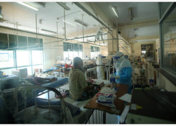 Para pasien COVID-19 dirawat di sebuah rumah sakit di Kolombo, Sri Lanka, pada 1 September 2021. (Xinhua/Ajith Perera)