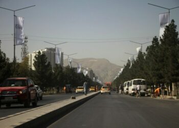 Foto yang diabadikan pada 8 September 2021 ini menunjukkan sebuah jalan di Kabul, ibu kota Afghanistan. (Xinhua/Saifurahman Safi)