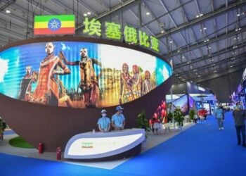 Orang-orang mengunjungi Pameran Ekonomi dan Perdagangan China-Afrika kedua di Changsha, ibu kota Provinsi Hunan, China tengah, pada 28 September 2021. (Xinhua/Chen Zeguo)