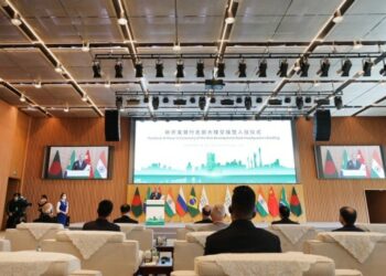 Marcos Troyjo, Presiden New Development Bank (NDB), menyampaikan pidato saat upacara serah terima dan penempatan gedung kantor pusat NDB di Shanghai, China timur, pada 28 September 2021. (Xinhua/Fang Zhe)