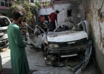 Foto yang diabadikan pada 2 September 2021 ini menunjukkan beberapa kendaraan yang hancur di lokasi serangan udara Amerika Serikat (AS) di Kabul, ibu kota Afghanistan. (Xinhua/Saifurahman Safi)