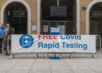 Sebuah pusat tes cepat COVID-19 terlihat di London, Inggris, pada 30 Agustus 2021. (Xinhua/Ray Tang)