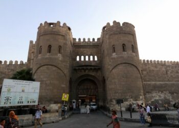 Foto menunjukkan gerbang tembok utara kawasan Historic Cairo atau Kairo Abad Pertengahan, Mesir, pada 11 September 2021. (Xinhua/Sui Xiankai)